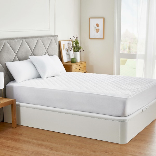 Pikolin Home Breathable Quilted Mattress Protector