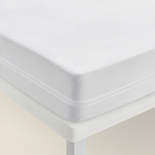 pikolin home Waterproof breathable and resistant mattress protector