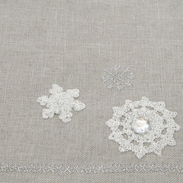 Pillow Perfect Indoor Christmas Snowflakes Grey Placemat (Set Of 2)