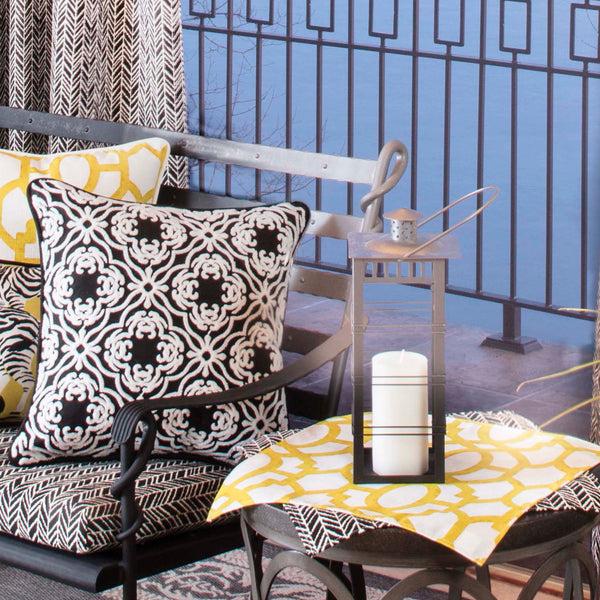 Pillow Perfect Allee Black 18-Inch Throw Pillow