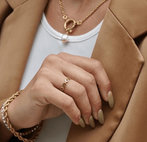 pin up girl Billy Dainty Chain Ring | Gold and Silver