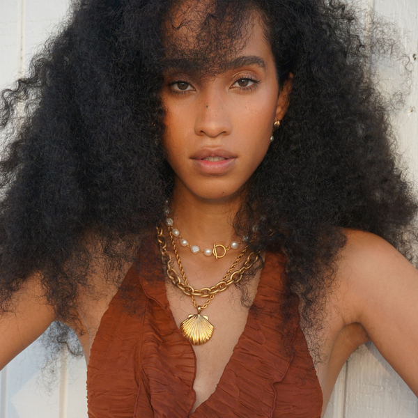 pin up girl Natalia Oversized Shell Pendant Necklace