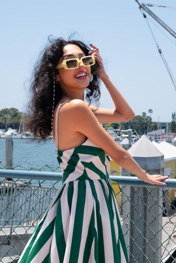 pin up girl Collins Pearl Sunglass Chain