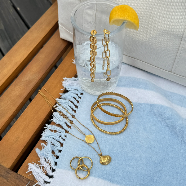 Pin Up Girl Georgina Shell Pendant Necklace