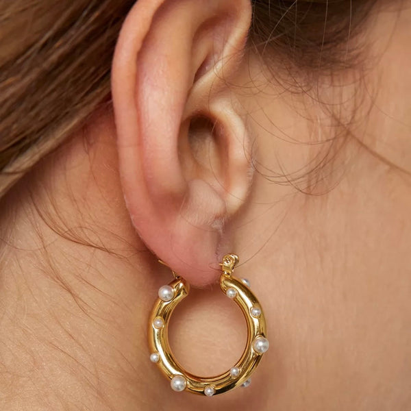Pin Up Girl Nicoletta Pearl Hoop Earring
