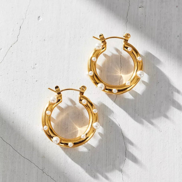 Pin Up Girl Nicoletta Pearl Hoop Earring