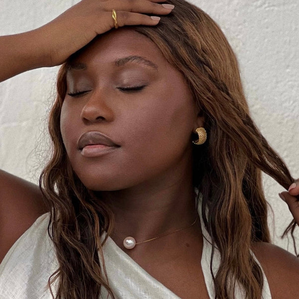 pin up girl Yanna Mesh Mini Hoop Earring