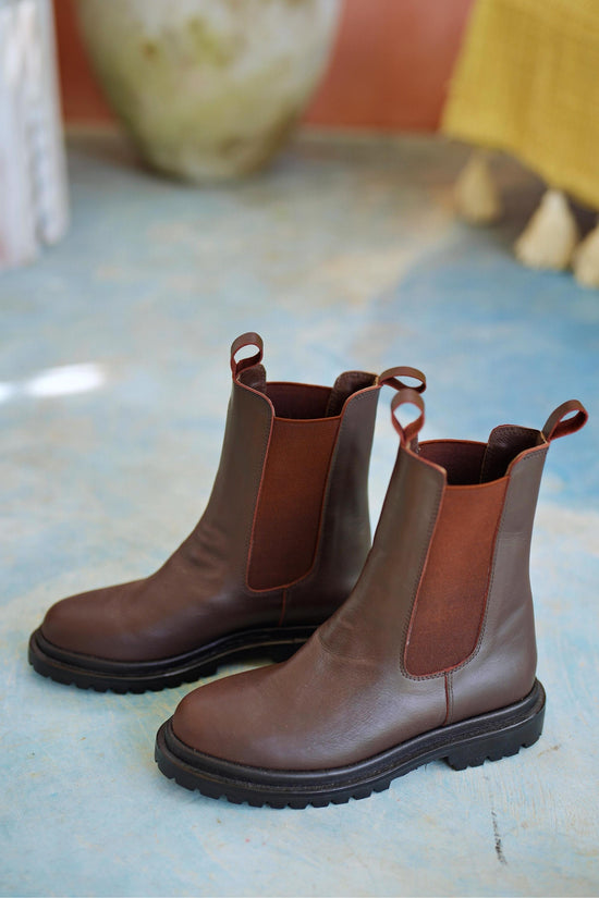 pink haley Jordyn Chelsea Leather Boots in Dark Brown