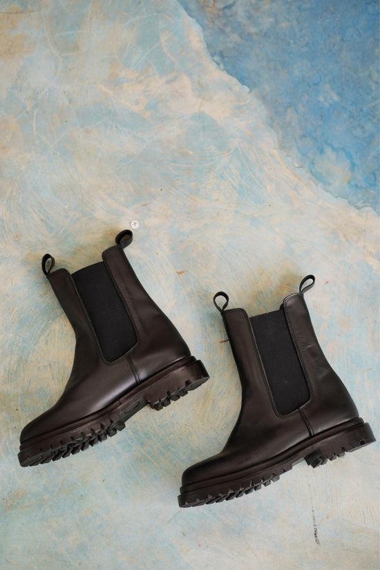 Pink Haley Jordyn Chelsea Leather Boots In Black