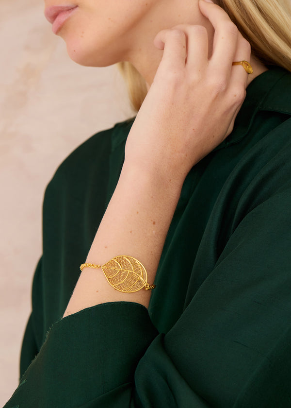 Pippa Small 18kt Colombian Gold Filigree Leaf Chinesca Chain Bracelet