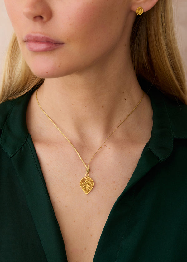 Pippa Small 18kt Colombian Gold Filigree Leaf Pendant On Cord