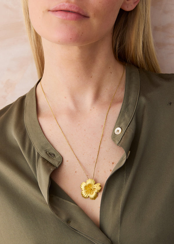 Pippa Small 18kt Gold PSTM Myanmar Bee On Flower Pendant On Cord