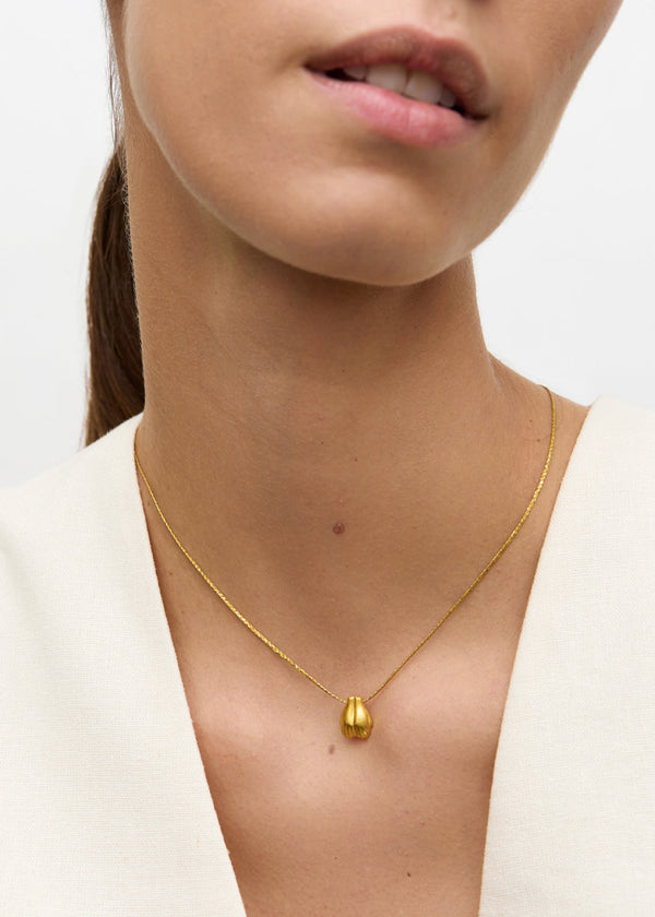 Pippa Small 18kt Gold We Are Everything Cupping Hands Pendant On Cord