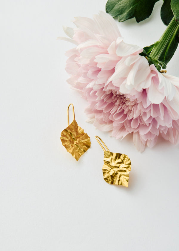 Pippa Small 18kt Gold Peepal Leaf Earrings
