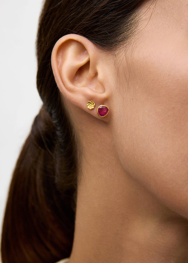 Pippa Small 18kt Gold Ruby Classic Studs