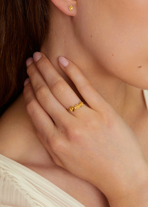 Pippa Small 18kt Gold Triple Flower Ring