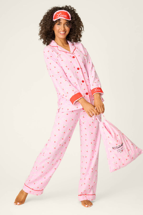 pj salvage 4-Piece Mistletoe Print Flannel Gift Set