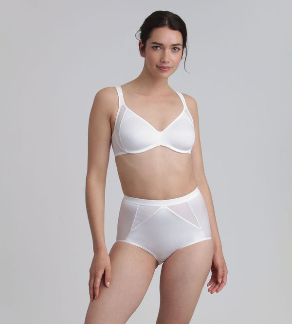 Playtex Minimiser Bra In White Expert In Silhouette