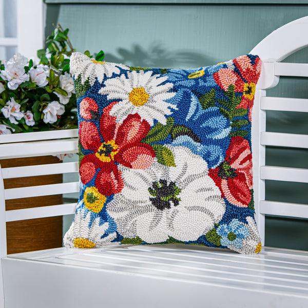 plow & hearth American Classic Indoor/Outdoor Hooked Pillow 18"x18"
