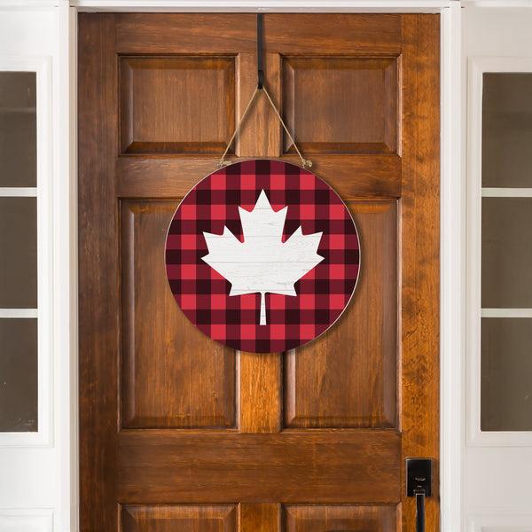 plow & hearth Canada Strong Maple Leaf Wood Door Décor Buffalo Check 18"