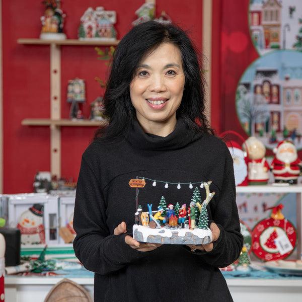 Plow & Hearth Christmas Vacation LED Table Decor Resin Flickering Campfire Scene 6"