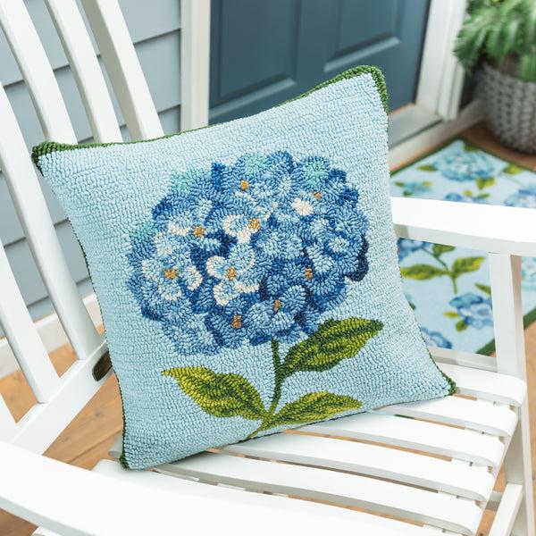 plow & hearth Hydrangea Haven VivaStyle Indoor/Outdoor Hooked Pillow 18"x18"