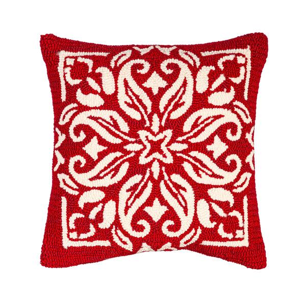 plow & hearth Indoor/Outdoor Bandana Hooked Throw Pillow