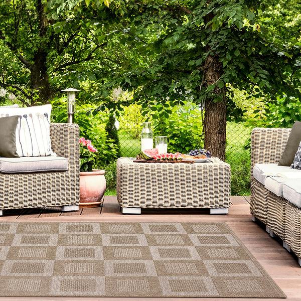 plow & hearth Indoor/Outdoor Beachcomber Squares Rug 7'10" x 9'10"