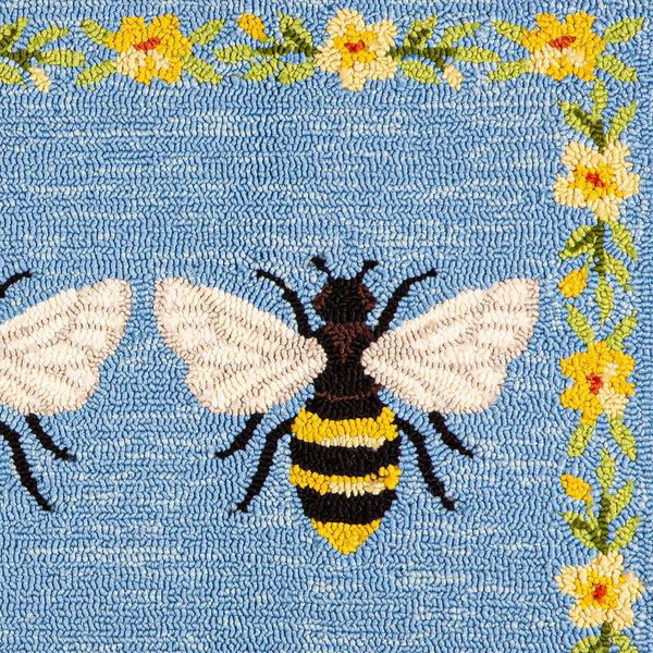 Plow & Hearth Indoor/Outdoor Bee Hooked Polypropylene Accent Rug