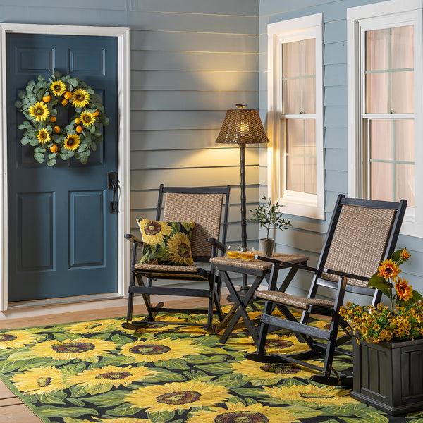 plow & hearth Indoor/Outdoor Black Sunflower Polypropylene Rug 7'10" x 9'10"