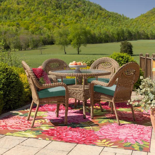 Plow & Hearth Indoor/Outdoor Chrysanthemum Polypropylene Rug 7'10" X 9'10"