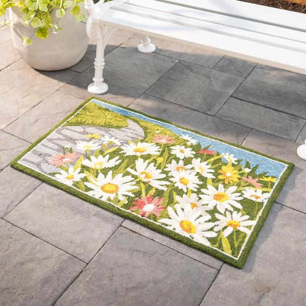 plow & hearth Indoor/Outdoor Daisy Walk Hooked Polypropylene Accent Rug