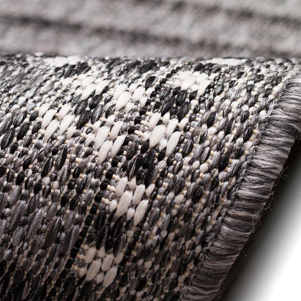 plow & hearth Indoor/Outdoor Diamonds Rug 7'10" square