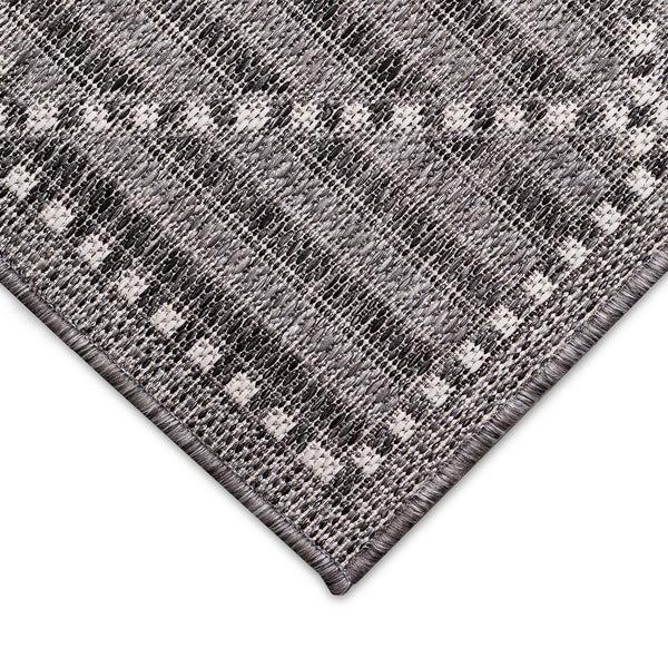 plow & hearth Indoor/Outdoor Diamonds Rug 7'10" x 9'10"