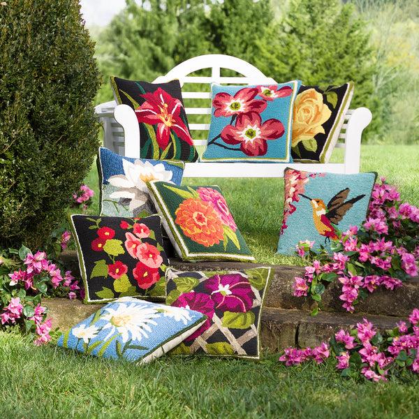 Plow & Hearth Indoor/Outdoor Double Zinnia Hooked Throw Pillow