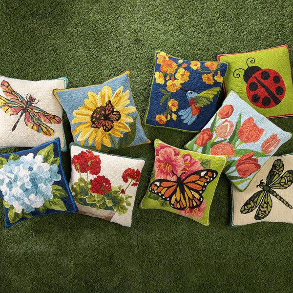 Plow & Hearth Indoor/Outdoor Dragonfly Hooked Polypropylene Throw Pillow