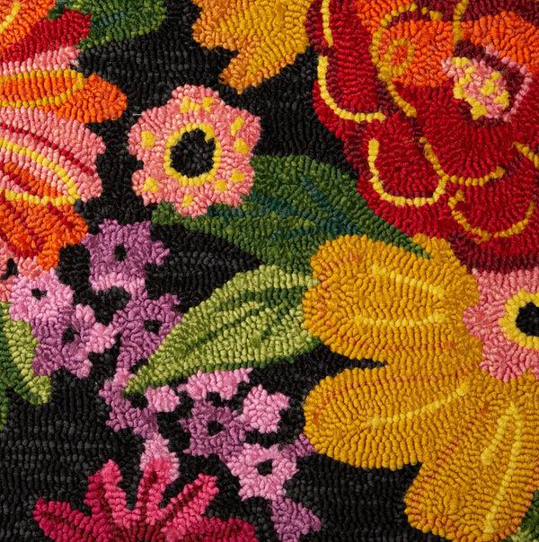 Plow & Hearth Indoor/Outdoor Fresh Picked Hand-Hooked Polypropylene Accent Rug