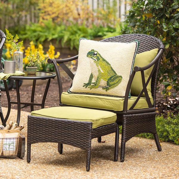Plow & Hearth Indoor/Outdoor Frog Hooked Throw Pillow 18"x18"