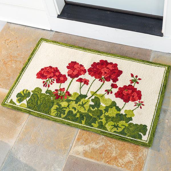 plow & hearth Indoor/Outdoor Geranium Hooked Polypropylene Accent Rug