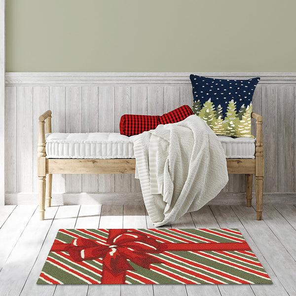 plow & hearth Indoor/Outdoor Hand-Hooked Christmas Gift Accent Rug 30" x 48"