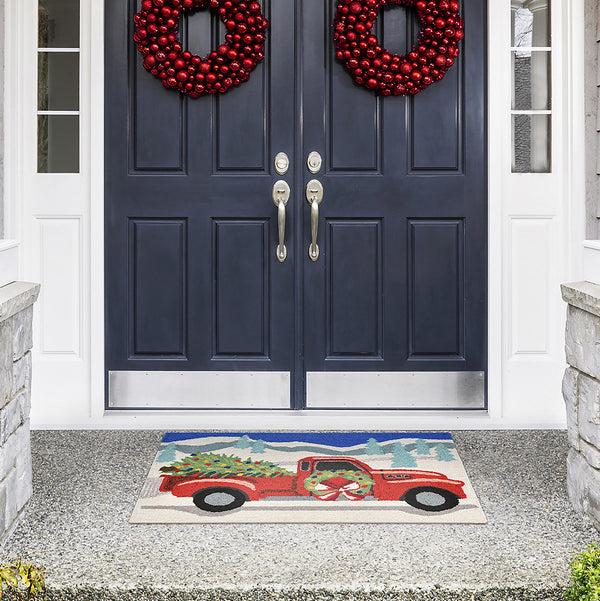plow & hearth Indoor/Outdoor Hand-Hooked Christmas Truck Accent Rug 30" x 48"