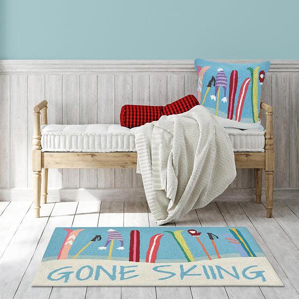 plow & hearth Indoor/Outdoor Hand-Hooked Gone Skiing Accent Rug 30" x 48"