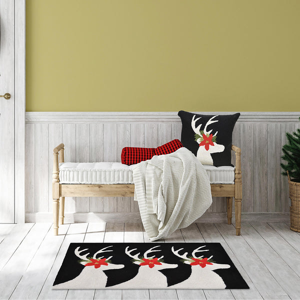 plow & hearth Indoor/Outdoor Hand-Hooked Poinsettia Reindeer Accent Rug 20" x 30"
