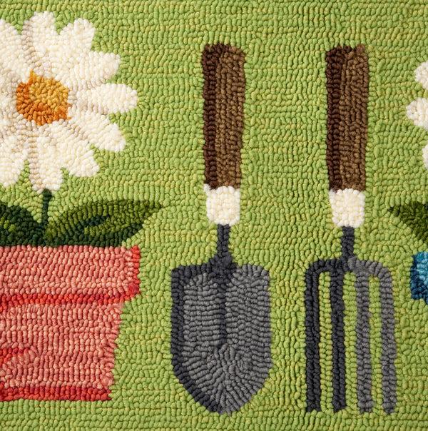 Plow & Hearth Indoor/Outdoor Hooked Polypropylene Garden Tools Accent Rug