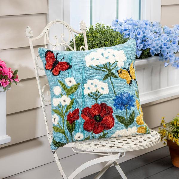 plow & hearth Indoor/Outdoor Hooked Polypropylene Wildflower Throw Pillow 18"x18"