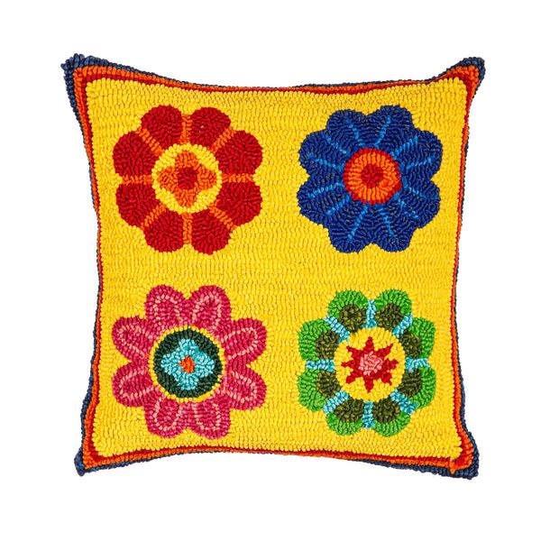 Plow & Hearth Indoor/Outdoor Palermo Floral Hooked Polypropylene Throw Pillow