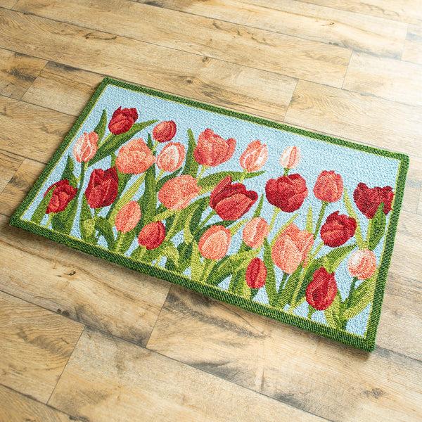 plow & hearth Indoor/Outdoor Pink Tulips Hooked Polypropylene Accent Rug