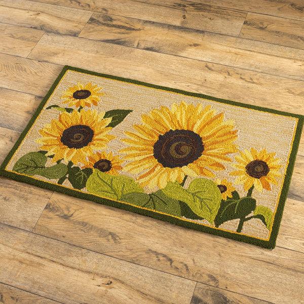 Plow & Hearth Indoor/Outdoor Sunflower Hooked Polypropylene Accent Rug