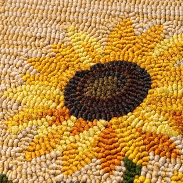 Plow & Hearth Indoor/Outdoor Sunflower Hooked Polypropylene Accent Rug