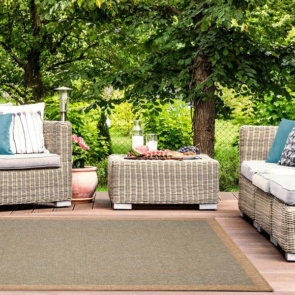 Plow & Hearth Indoor/Outdoor Toulouse Border Print Rug 7'10" X 9'10"
